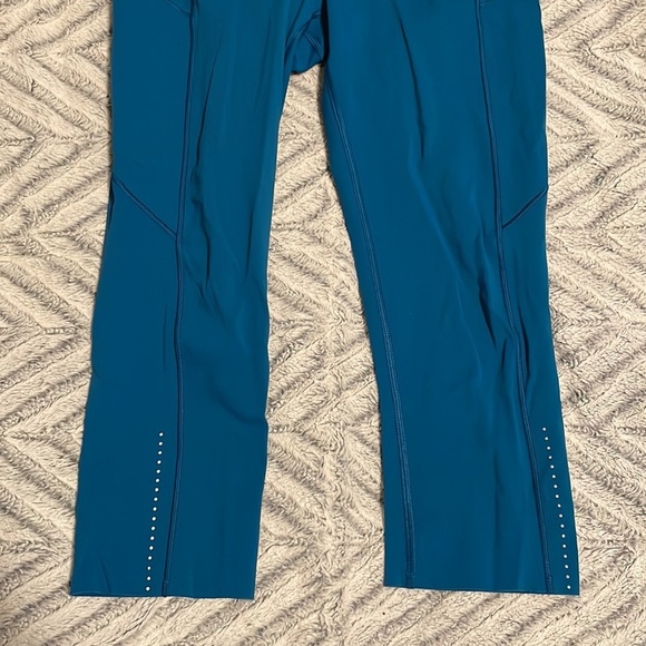 Lululemon Fast Free HR Crop 19”L Reflective Size 6 Blue Lagoon leggings - Picture 3 of 12